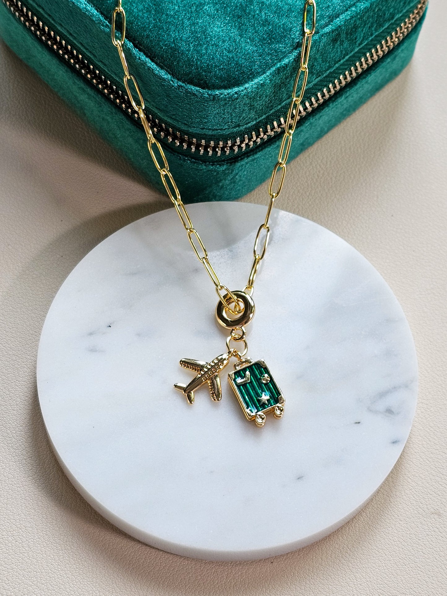 Cadena Esencia Travel