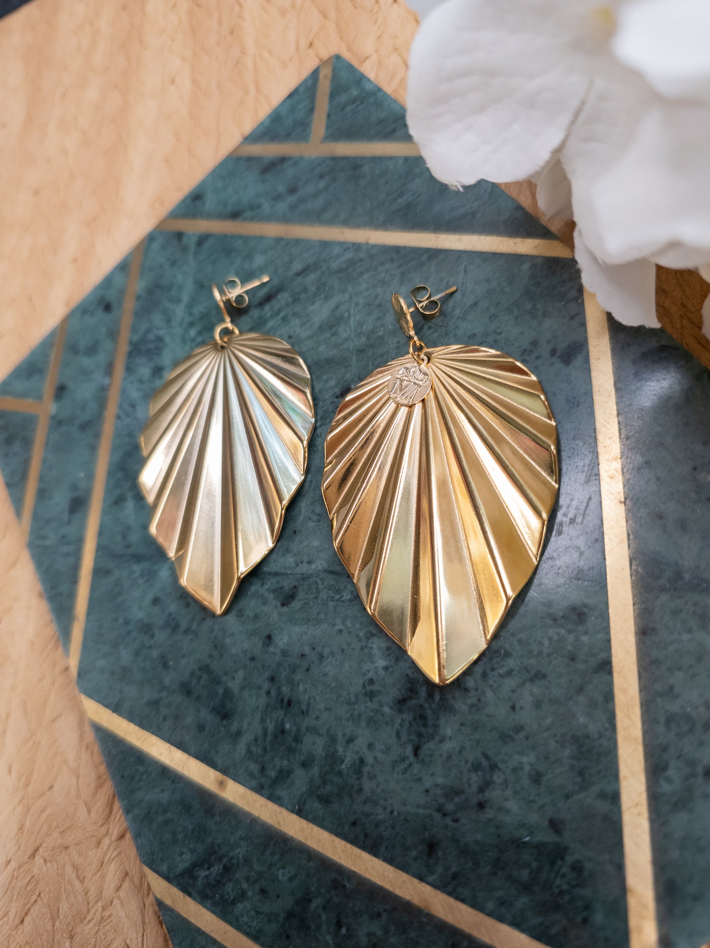 Pantallas Esencia Steal Gold